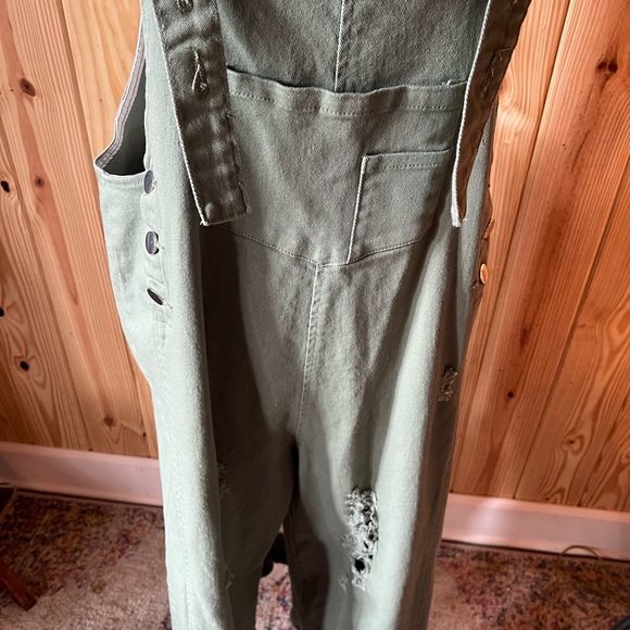 💚Fehrnvi Sage Green Women's Ripped Denim Overalls💚 - Picture 2 of 8